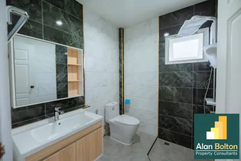Casa de 3 dormitorios en Pattaya, Tailandia № 210782 - foto 9