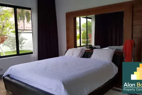Casa de 4 dormitorios en Pattaya, Tailandia № 210783 - foto 7