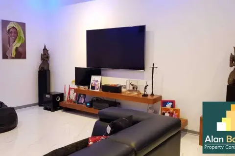 Casa de 4 dormitorios en Pattaya, Tailandia № 210783 - foto 10