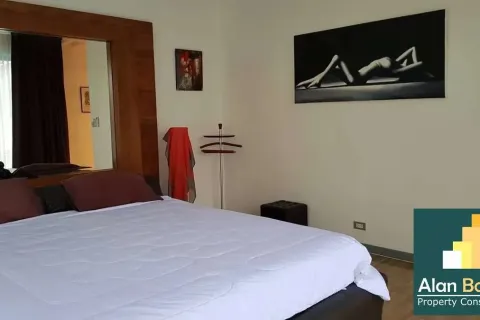 Casa de 4 dormitorios en Pattaya, Tailandia № 210783 - foto 3