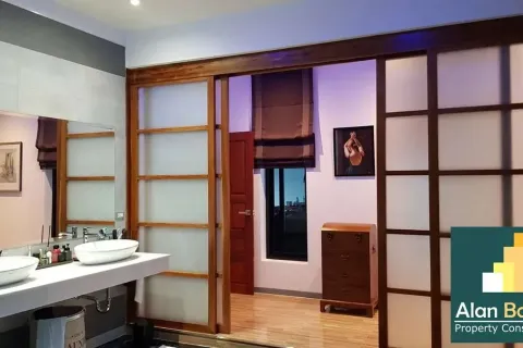 Casa de 4 dormitorios en Pattaya, Tailandia № 210783 - foto 5
