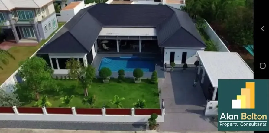 Casa de 4 dormitorios en Pattaya, Tailandia № 210783