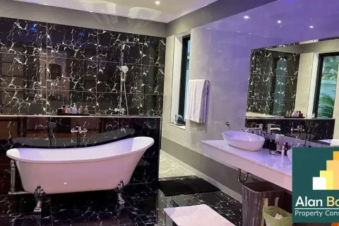 Casa de 4 dormitorios en Pattaya, Tailandia № 210783 - foto 6