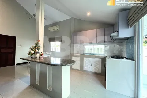 Casa de 3 dormitorios en Pattaya, Tailandia № 210777 - foto 12