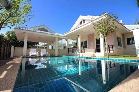 Villa in Hua Hin, Thailand 3 bedrooms № 115292 - photo 1