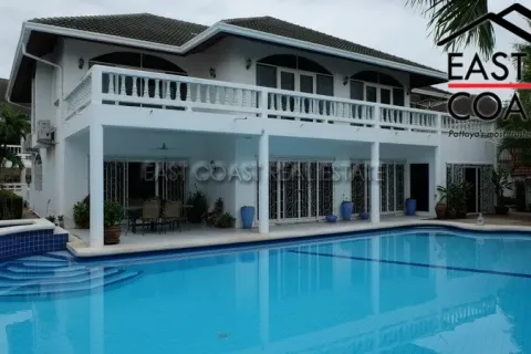 House in Pattaya, Thailand 4 bedrooms № 213925