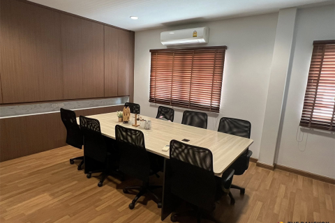 Townhouse in Bangkok, Thailand 6 bedrooms № 189550 - photo 6