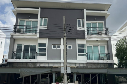 Townhouse in Bangkok, Thailand 6 bedrooms № 189550 - photo 7