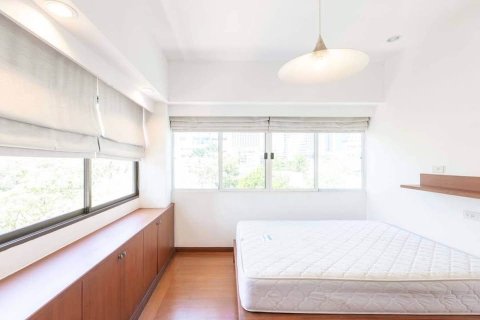 Condo in Bangkok, Thailand, 4 bedrooms  № 176476 - photo 2