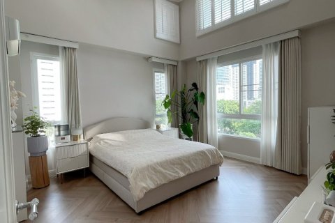 Condo in Bangkok, Thailand, 3 bedrooms  № 176478 - photo 4