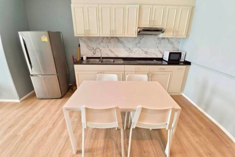 Condo à Khlong Toei, Bangkok, Thaïlande, 2 chambres  № 169576 - photo 1