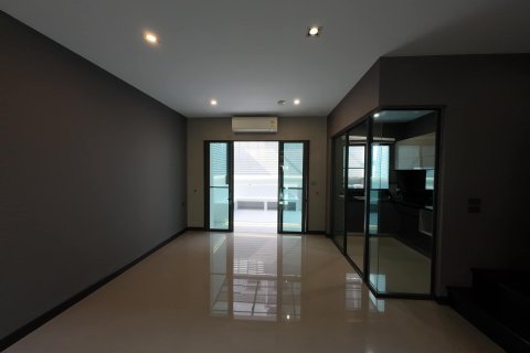 Таунхаус в Лат Пхрау, Бангкок, Таиланд с 3 спальнями  № 169575 - фото 17