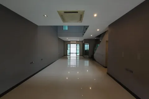 Таунхаус в Лат Пхрау, Бангкок, Таиланд с 3 спальнями  № 169575