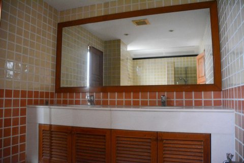 Condo in Watthana, Bangkok, Thailand, 5 bedrooms № 155183 - photo 18