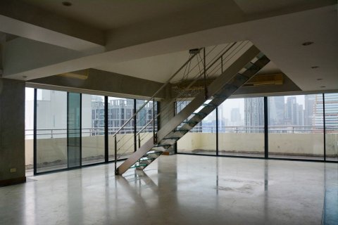 Condo in Watthana, Bangkok, Thailand, 5 bedrooms № 155183 - photo 1