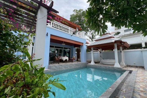 Villa in Pattaya, Thailand 5 bedrooms № 161643
