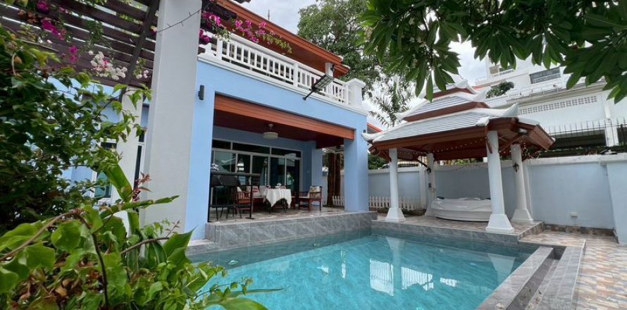 Villa in Pattaya, Thailand 5 bedrooms № 161643