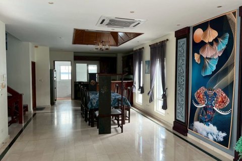 Villa in Pattaya, Thailand 5 bedrooms № 161643 - photo 3
