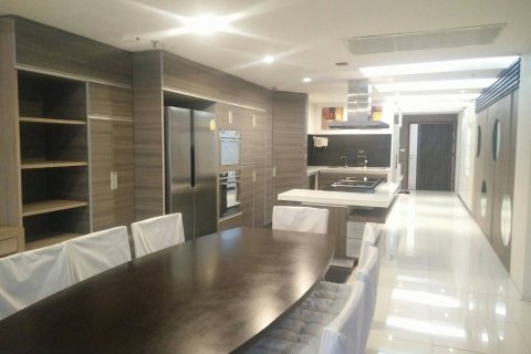 Studio dans le Condo à Watthana, Bangkok, Thaïlande № 139743 - photo 2