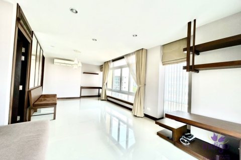 Condo in Chiang Mai, Thailand, 2 bedrooms  № 162653 - photo 10