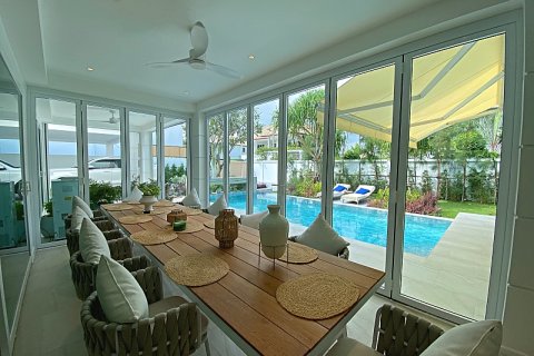 Villa in Hua Hin, Thailand 4 bedrooms № 168304 - photo 11