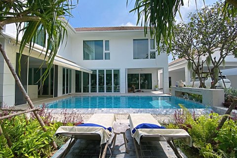 Villa in Hua Hin, Thailand 4 bedrooms № 168304 - photo 2