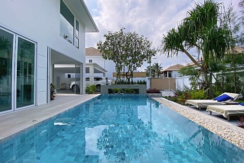 Villa in Hua Hin, Thailand 4 bedrooms № 168304 - photo 3