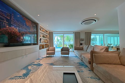 Villa in Hua Hin, Thailand 4 bedrooms № 168304 - photo 17