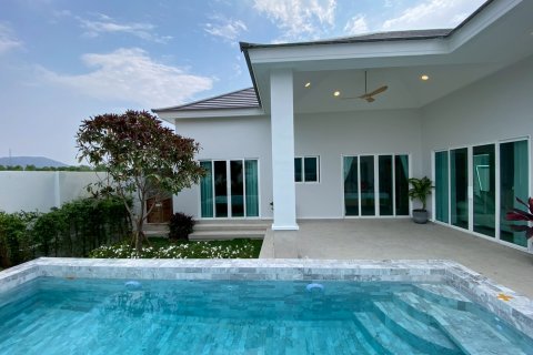 Villa in Hua Hin, Thailand 3 bedrooms № 168266 - photo 2