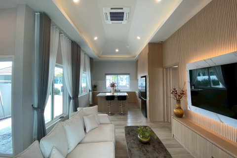 Villa in Hua Hin, Thailand 3 bedrooms № 168266 - photo 8