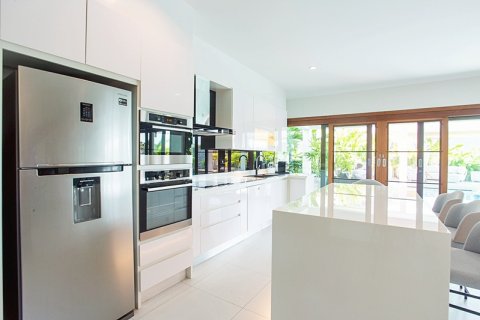 Villa in Hua Hin, Thailand 4 bedrooms № 168268 - photo 14