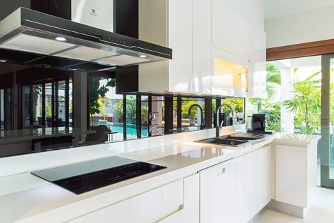Villa in Hua Hin, Thailand 4 bedrooms № 168268 - photo 15