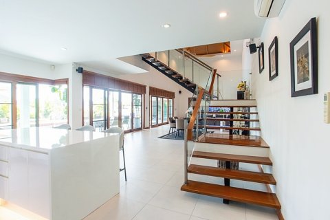 Villa in Hua Hin, Thailand 4 bedrooms № 168268 - photo 13