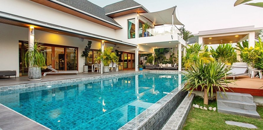 Villa in Hua Hin, Thailand 4 bedrooms № 168268