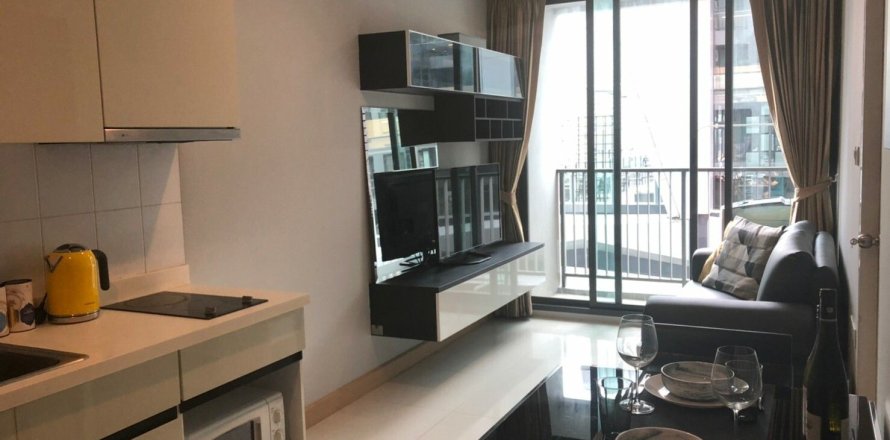 Studio in the Condo in Khlong Toei, Bangkok, Thailand  № 163341