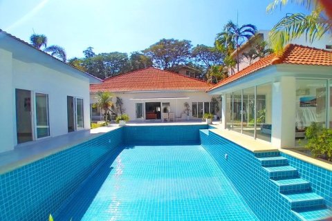 Haus in Pattaya, Thailand 12 Schlafzimmer № 223122