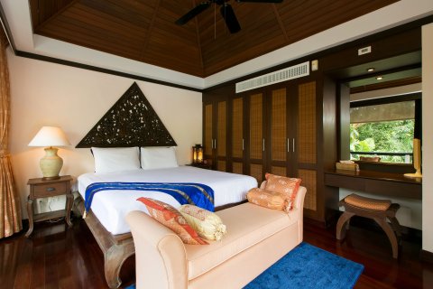 House in Phuket, Thailand 3 bedrooms № 144853 - photo 12