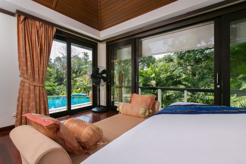 House in Phuket, Thailand 3 bedrooms № 144853 - photo 13