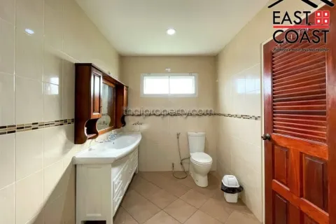 Casa de 8 dormitorios en Pattaya, Tailandia № 213825 - foto 14