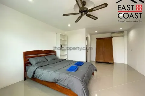 Casa de 8 dormitorios en Pattaya, Tailandia № 213825 - foto 3
