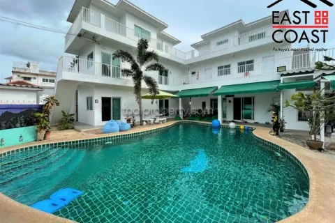Casa de 8 dormitorios en Pattaya, Tailandia № 213825 - foto 1