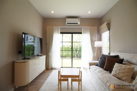 House in Bangkok, Thailand 5 bedrooms № 189197