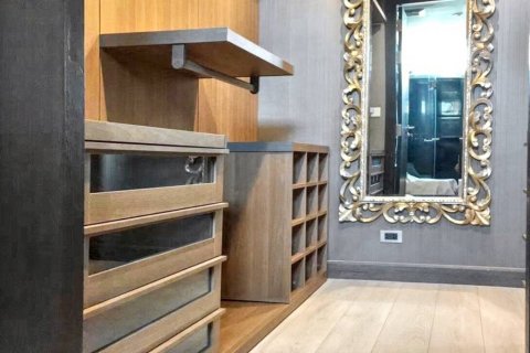 Condo in Bangkok, Thailand, 3 bedrooms  № 114823 - photo 9