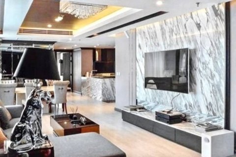 Condo in Bangkok, Thailand, 3 bedrooms  № 114823 - photo 1