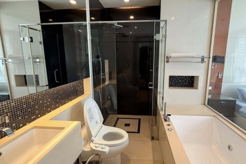 Condo in Khlong Toei, Bangkok, Thailand, 2 bedrooms  № 169596 - photo 6