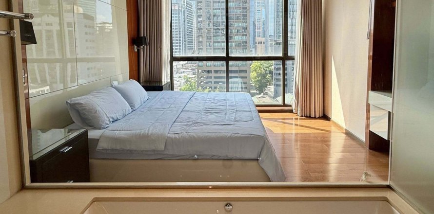 Condo in Khlong Toei, Bangkok, Thailand, 2 bedrooms  № 169596