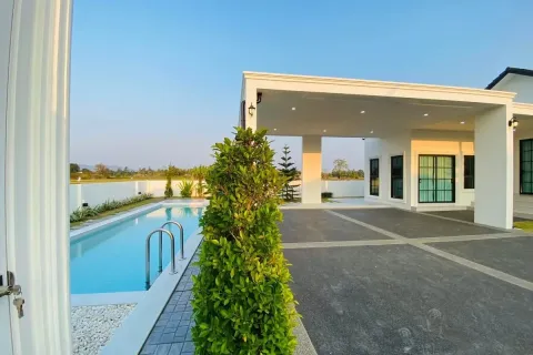 Villa in San Sai, Thailand 3 bedrooms № 157252 - photo 2