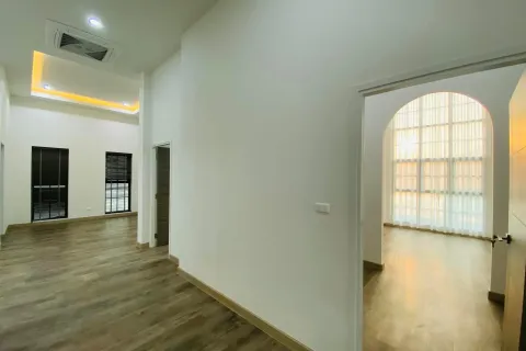 Villa in San Sai, Thailand 3 bedrooms № 157252 - photo 17