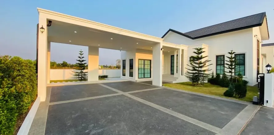 Villa in San Sai, Thailand 3 bedrooms № 157252