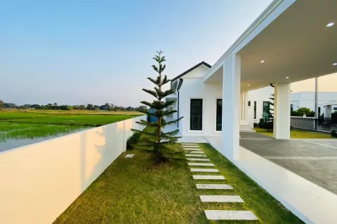 Villa in San Sai, Thailand 3 bedrooms № 157252 - photo 5